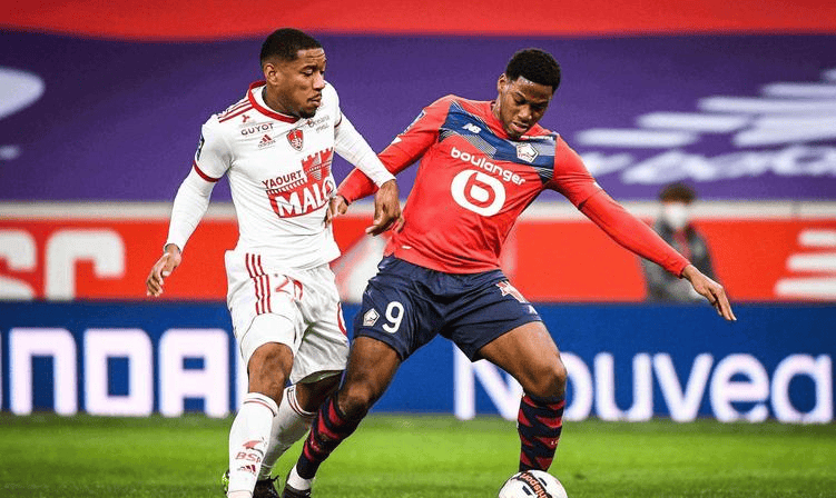 他的表现再 他的表现再